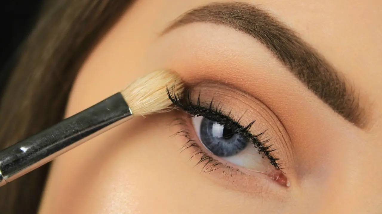 How Do i Blend Eyeshadow