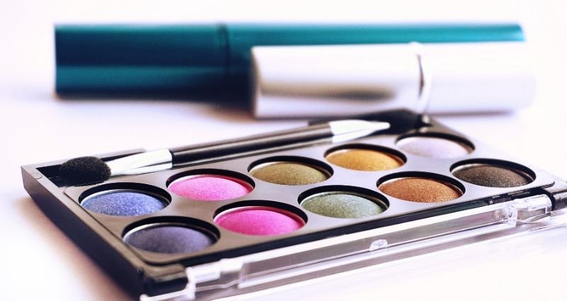 How To Clean Eyeshadow Palette